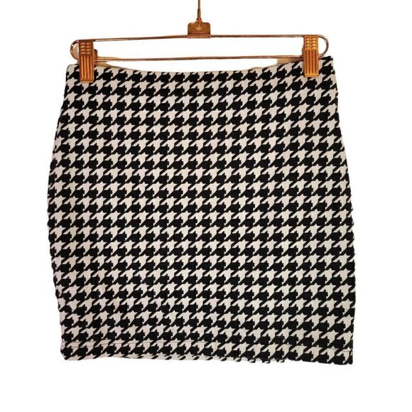 Forever 21 Houndstooth Mini Skirt (Size S) - Picture 1 of 4